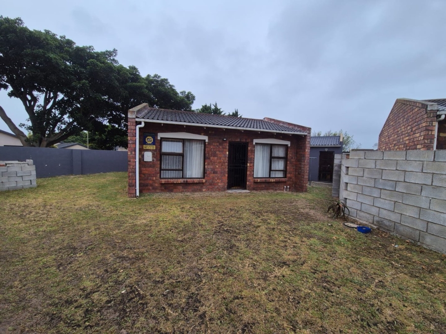 2 Bedroom Property for Sale in Overbaakens Eastern Cape